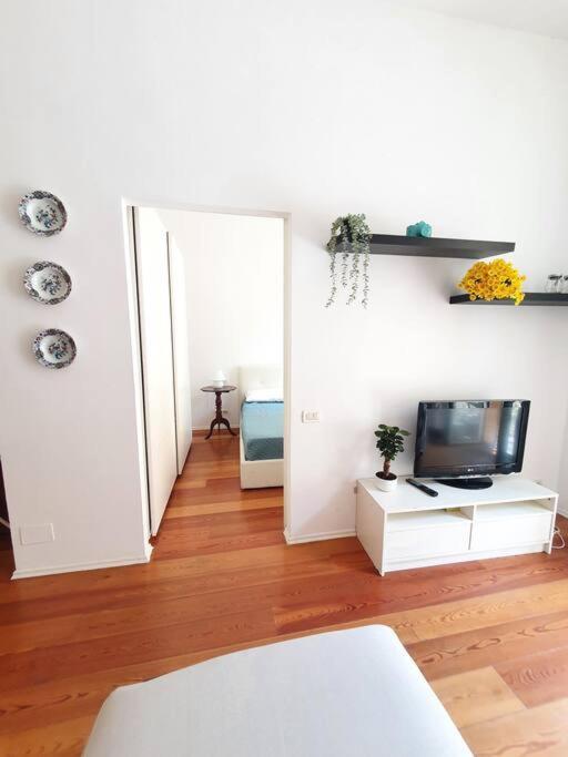 Daisy Apartment - City Center ลาสเปเซีย ภายนอก รูปภาพ